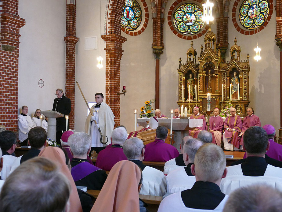 Pontifikalrequiem und Beisetzung von Weihbischof em. Johannes Kapp (Foto: Karl-Franz Thiede)